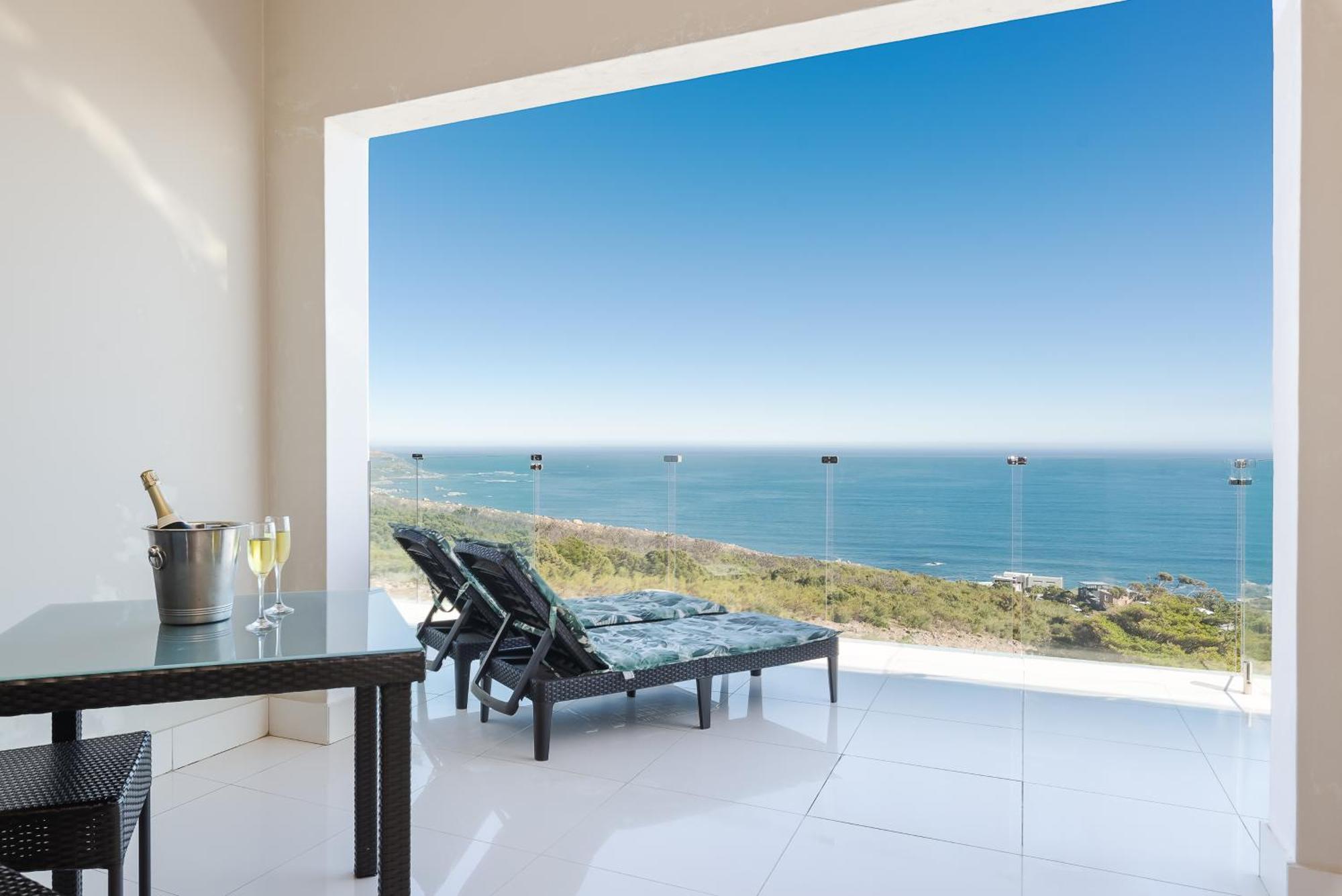 Camps Bay Blue Self-Catering Studios Cape Town Exterior photo