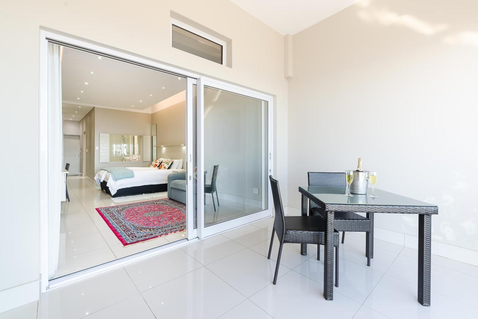Camps Bay Blue Self-Catering Studios Cape Town Exterior photo