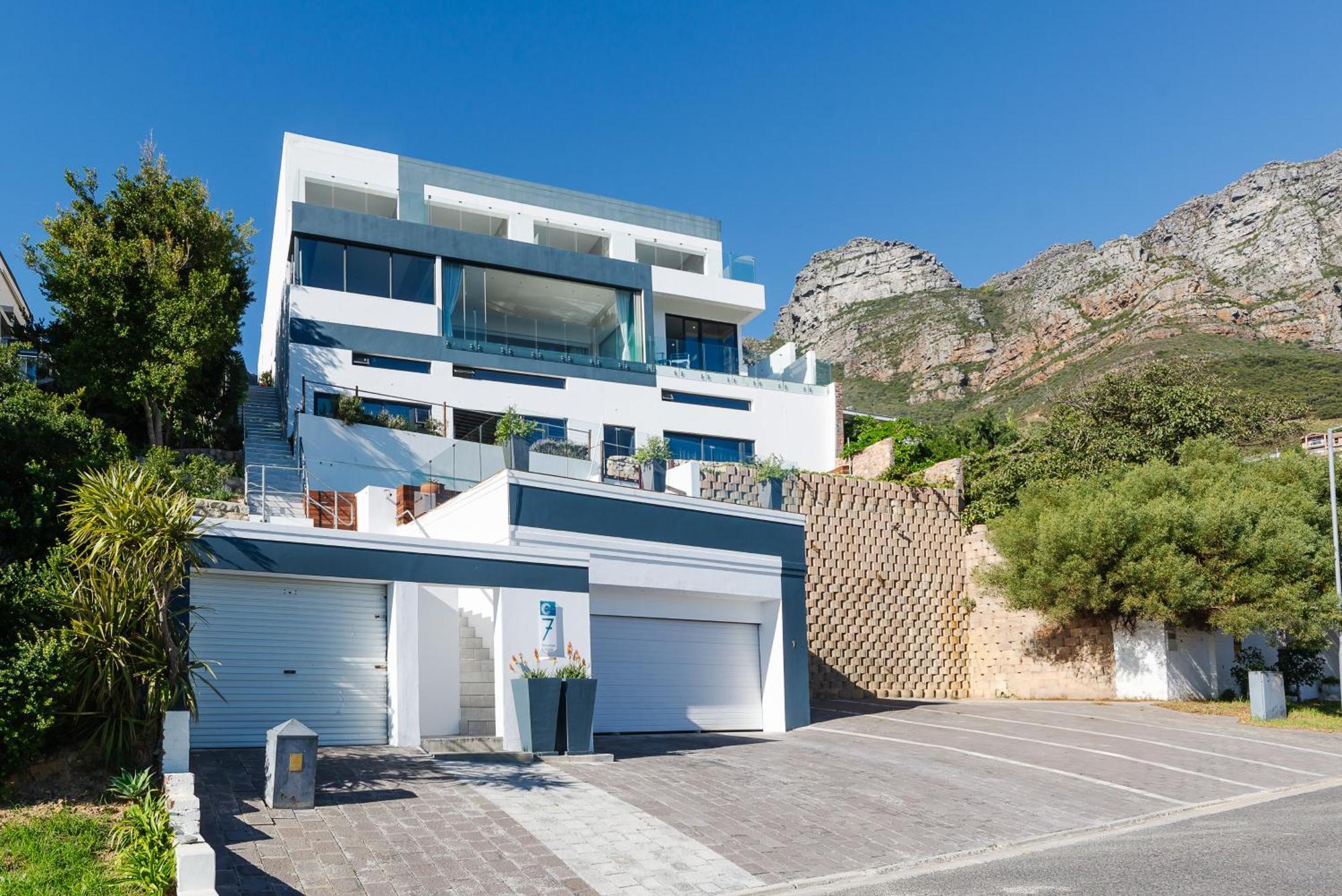 Camps Bay Blue Self-Catering Studios Cape Town Exterior photo